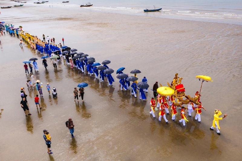 tham gia lễ hội khi du lịch Trà Cổ 