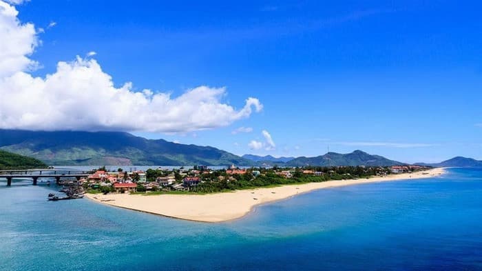 Biển Lăng Cô, Huế