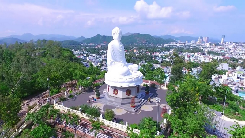 chùa long sơn nha trang