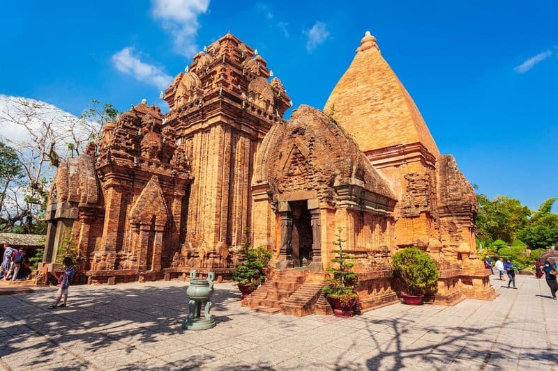 Toàn cảnh Tháp Bà Ponagar – di tích Chăm Pa nổi bật tại Nha Trang