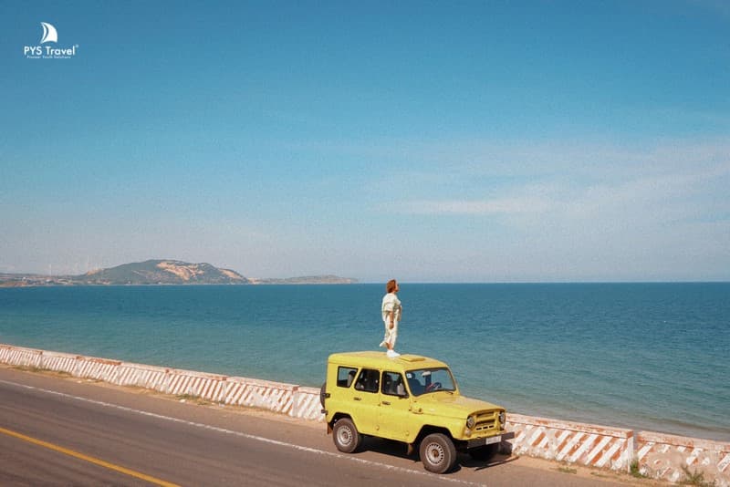Du khách khám phá Mũi Né tự túc