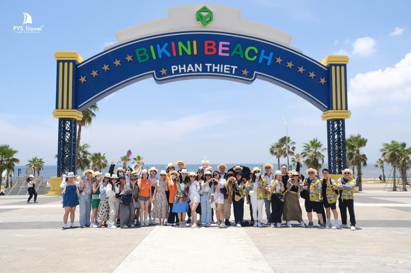 Bikini Beach Phan Thiết với bãi biển sạch và hồ bơi