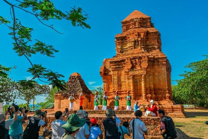 Tháp Chăm Poshanu trên đồi Bà Nài