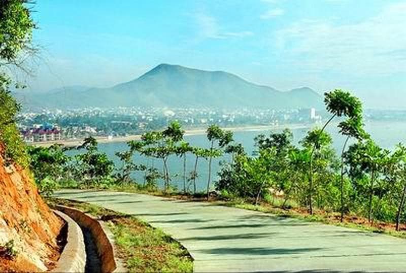từ bãi bàu tới núi bà hỏa