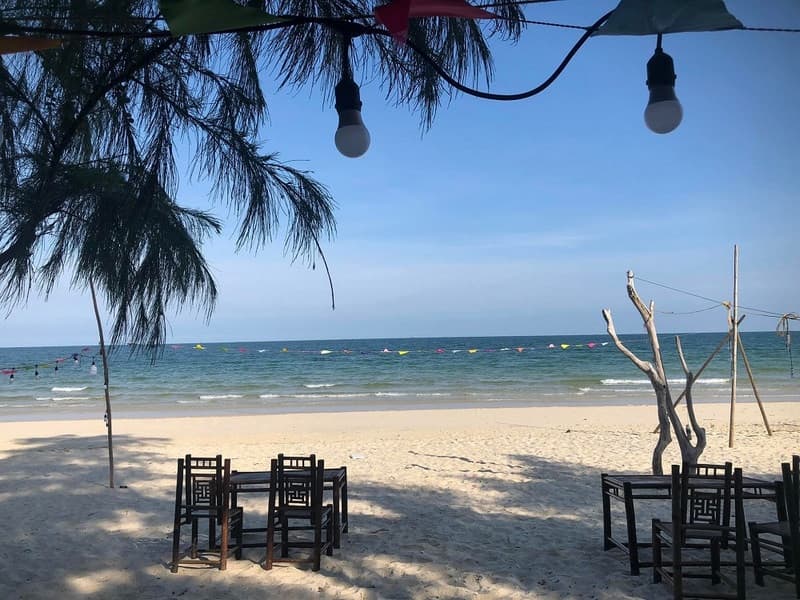 Bãi tắm Sơn Hào Quan Lạn