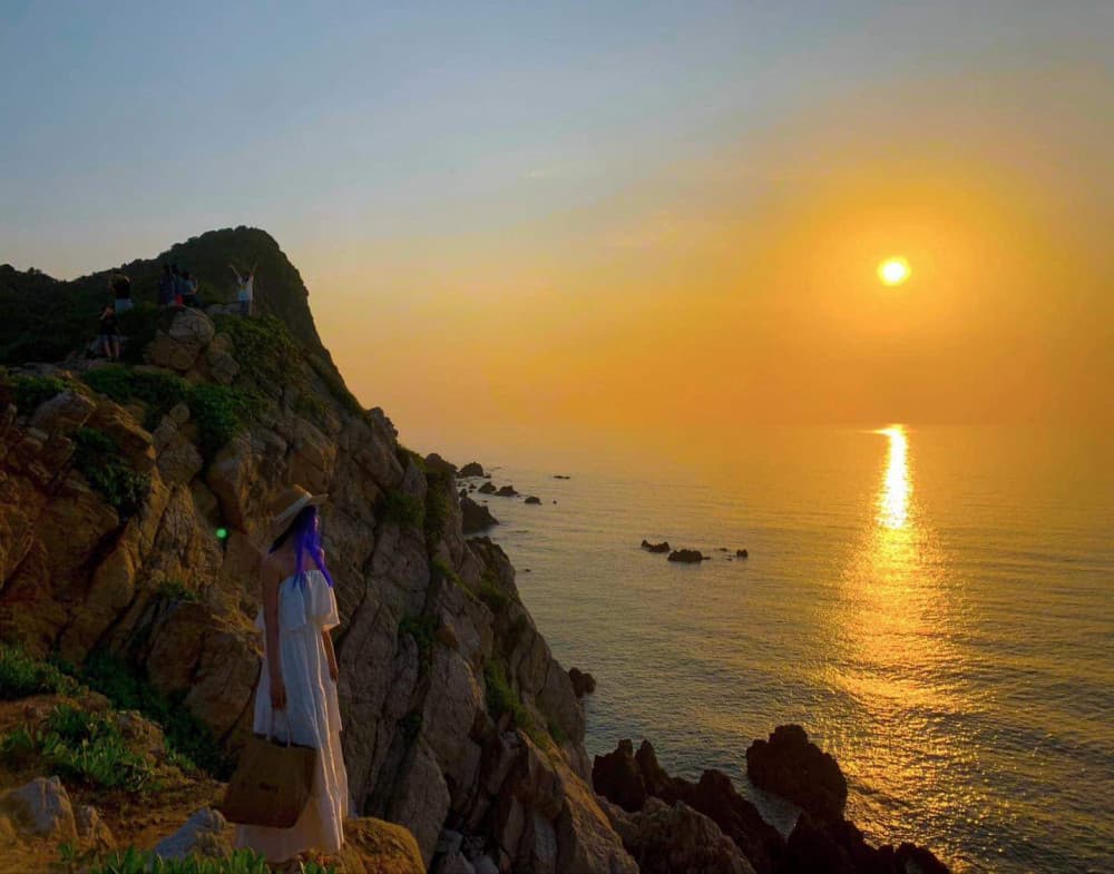 Hoàng hôn tại Eo Gió Quan Lạn