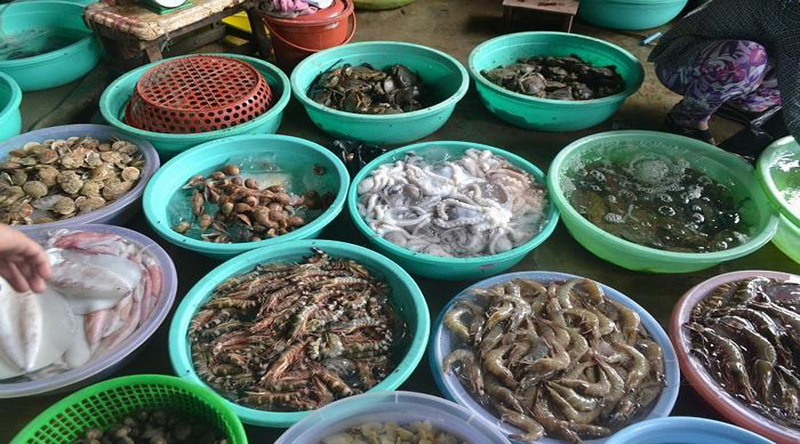 mua hải sản quan lạn