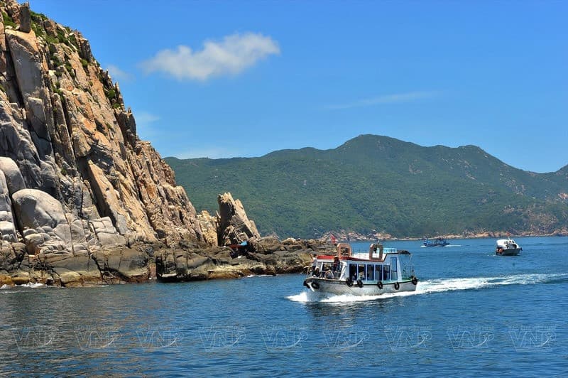 Vịnh Vĩnh Hy tour Vĩnh Hy Bình Hưng
