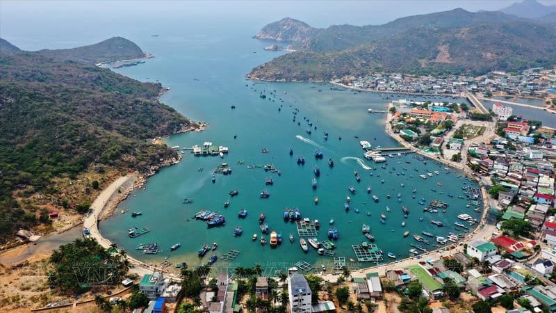 Vịnh Vĩnh Hy tour vĩnh Hy Bình Hưng