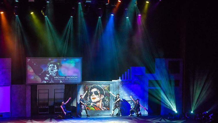 Thưởng thực show diễn nghệ thuật Hero Show
