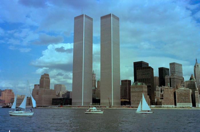 tòa tháp Đôi (Twin Towers)
