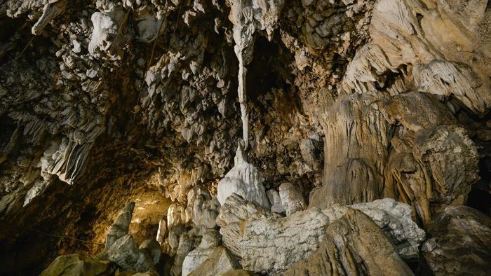 động nang pha (angle cave) lào