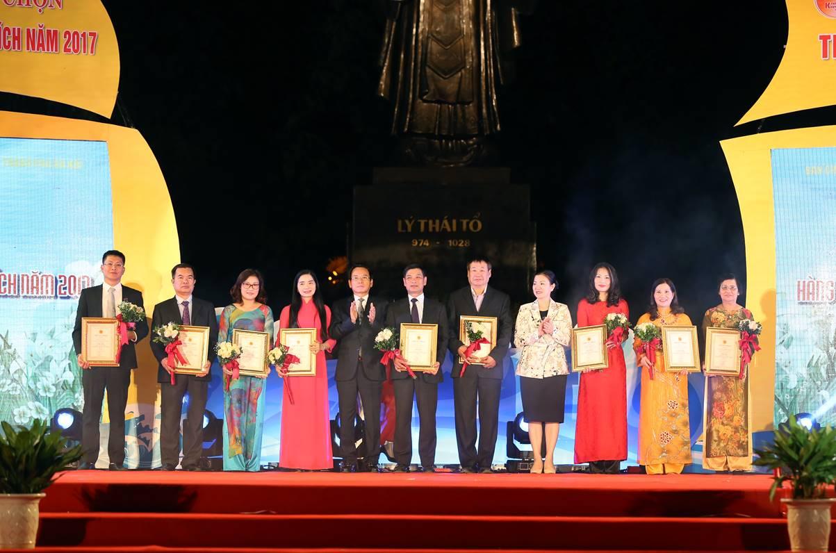 Hàng Việt Nam được người tiêu dùng yêu thích 2017