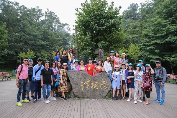 Tour Trung Quốc: Trương Gia Giới - Phượng Hoàng Cổ Trấn 6 ngày 5 đêm từ TP.HCM